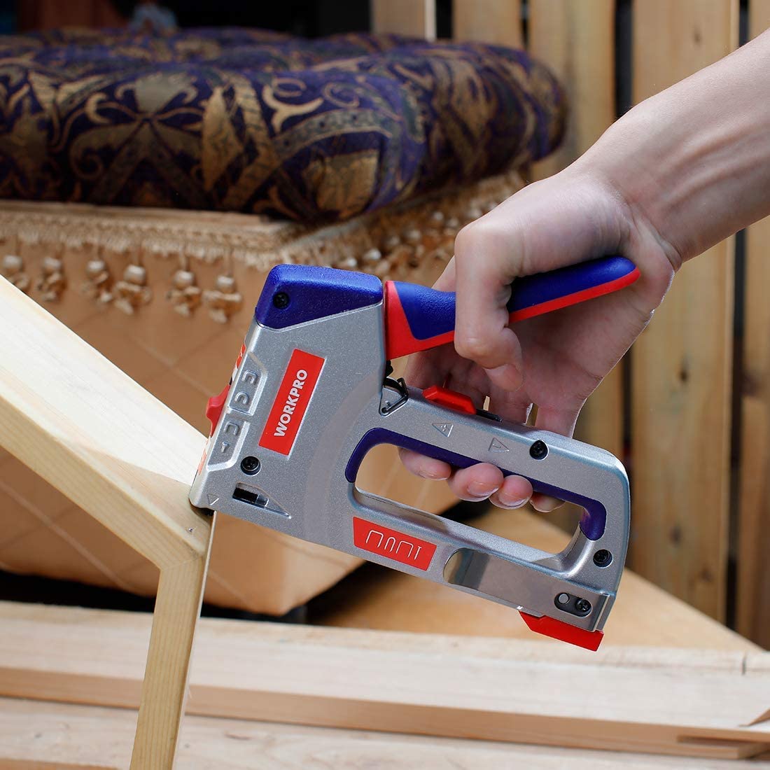 WORKPRO Heavy-Duty 4-in-1 Staple Gun Kit Manual Brad Nailer with 3000 Staples and 1000 Brad Nails - Image 6